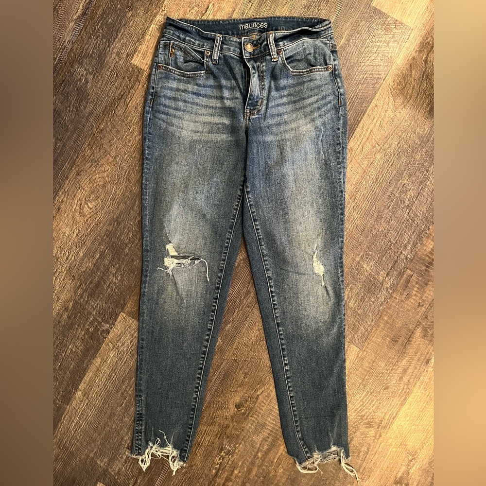 Maurice’s Distressed Crop Jeans Size 4